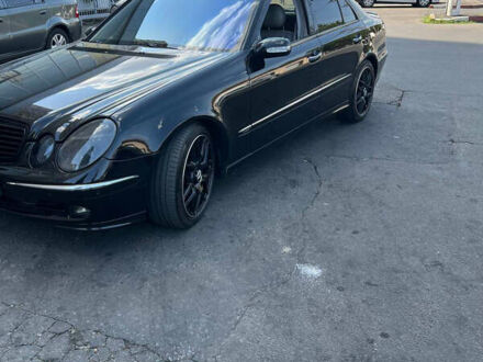 Черный Мерседес Е-Класс, объемом двигателя 3.5 л и пробегом 260 тыс. км за 8000 $, фото 1 на Automoto.ua