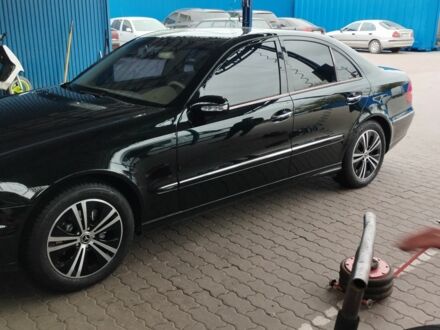 Чорний Мерседес Е-Клас, об'ємом двигуна 2.7 л та пробігом 296 тис. км за 8100 $, фото 1 на Automoto.ua
