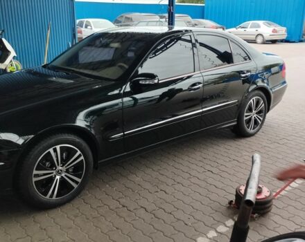Чорний Мерседес Е-Клас, об'ємом двигуна 2.7 л та пробігом 296 тис. км за 8100 $, фото 1 на Automoto.ua