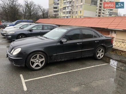 Черный Мерседес Е-Класс, объемом двигателя 3.2 л и пробегом 400 тыс. км за 4000 $, фото 1 на Automoto.ua