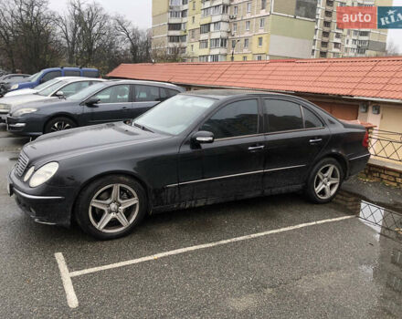 Черный Мерседес Е-Класс, объемом двигателя 3.2 л и пробегом 400 тыс. км за 4000 $, фото 1 на Automoto.ua
