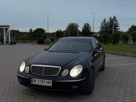 Черный Мерседес Е-Класс, объемом двигателя 3 л и пробегом 400 тыс. км за 8500 $, фото 1 на Automoto.ua