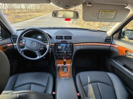 Чорний Мерседес Е-Клас, об'ємом двигуна 1.8 л та пробігом 171 тис. км за 8900 $, фото 1 на Automoto.ua