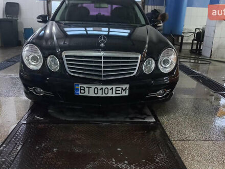 Черный Мерседес Е-Класс, объемом двигателя 2.2 л и пробегом 480 тыс. км за 8800 $, фото 1 на Automoto.ua