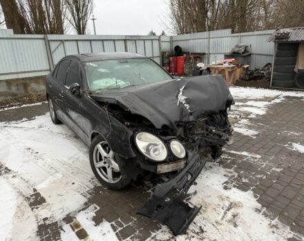 Черный Мерседес Е-Класс, объемом двигателя 3 л и пробегом 300 тыс. км за 3500 $, фото 1 на Automoto.ua