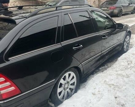 Черный Мерседес Е-Класс, объемом двигателя 2.1 л и пробегом 300 тыс. км за 4981 $, фото 1 на Automoto.ua