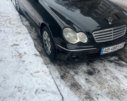 Черный Мерседес Е-Класс, объемом двигателя 2.1 л и пробегом 300 тыс. км за 4981 $, фото 1 на Automoto.ua