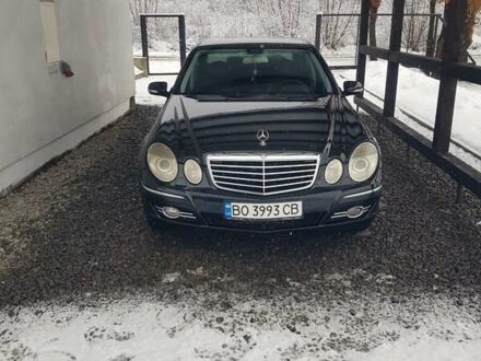 Черный Мерседес Е-Класс, объемом двигателя 1.8 л и пробегом 252 тыс. км за 9000 $, фото 1 на Automoto.ua