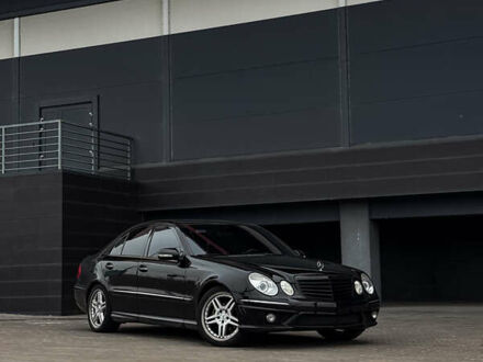 Черный Мерседес Е-Класс, объемом двигателя 3 л и пробегом 384 тыс. км за 9500 $, фото 1 на Automoto.ua