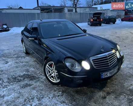Чорний Мерседес Е-Клас, об'ємом двигуна 2.2 л та пробігом 520 тис. км за 7099 $, фото 1 на Automoto.ua