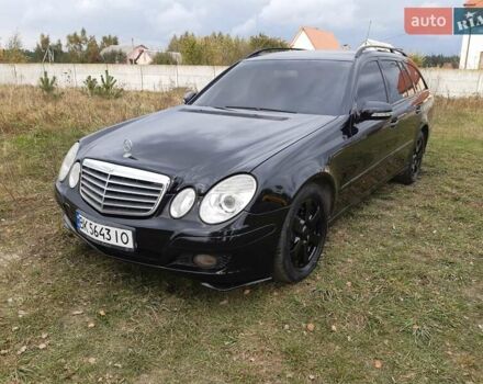 Чорний Мерседес Е-Клас, об'ємом двигуна 2.2 л та пробігом 324 тис. км за 9300 $, фото 1 на Automoto.ua
