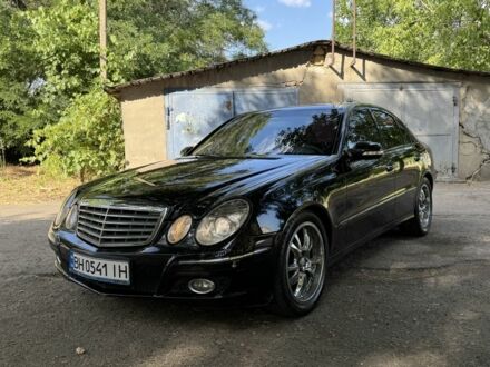 Черный Мерседес Е-Класс, объемом двигателя 2.1 л и пробегом 400 тыс. км за 5700 $, фото 1 на Automoto.ua