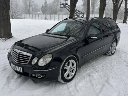 Черный Мерседес Е-Класс, объемом двигателя 2.2 л и пробегом 235 тыс. км за 8499 $, фото 1 на Automoto.ua