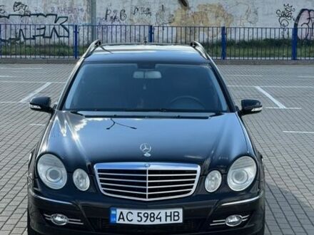 Черный Мерседес Е-Класс, объемом двигателя 2.2 л и пробегом 280 тыс. км за 9000 $, фото 1 на Automoto.ua