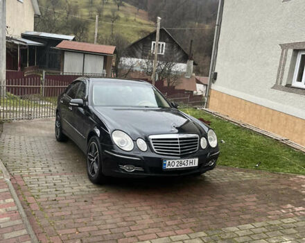 Черный Мерседес Е-Класс, объемом двигателя 2.15 л и пробегом 300 тыс. км за 7800 $, фото 1 на Automoto.ua