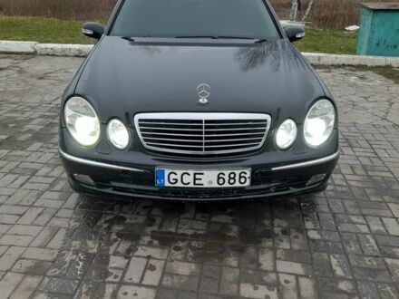 Черный Мерседес Е-Класс, объемом двигателя 3 л и пробегом 400 тыс. км за 3906 $, фото 1 на Automoto.ua