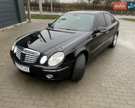 Черный Мерседес Е-Класс, объемом двигателя 2.2 л и пробегом 297 тыс. км за 8900 $, фото 1 на Automoto.ua