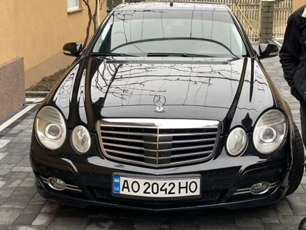 Мерседес Е-Класс 2008 в Иршава на Automoto.ua Черный Мерседес Е-Класс, объемом двигателя 2.2 л и пробегом 280 тыс. км за 10000 $, фото 1 на Automoto.ua