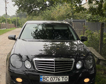 Черный Мерседес Е-Класс, объемом двигателя 2.15 л и пробегом 329 тыс. км за 8900 $, фото 1 на Automoto.ua