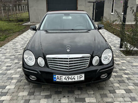 Черный Мерседес Е-Класс, объемом двигателя 1.8 л и пробегом 202 тыс. км за 10000 $, фото 1 на Automoto.ua