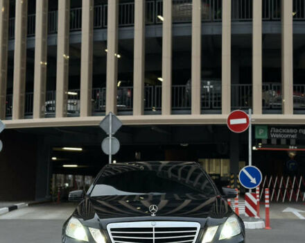 Черный Мерседес Е-Класс, объемом двигателя 2.2 л и пробегом 270 тыс. км за 11500 $, фото 1 на Automoto.ua