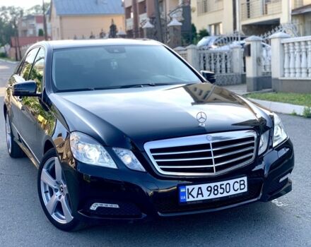 Черный Мерседес Е-Класс, объемом двигателя 2.1 л и пробегом 300 тыс. км за 12700 $, фото 1 на Automoto.ua