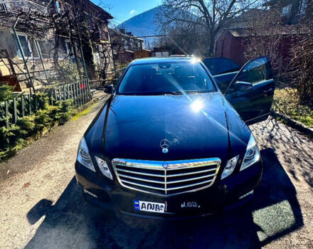 Черный Мерседес Е-Класс, объемом двигателя 2.2 л и пробегом 230 тыс. км за 10500 $, фото 1 на Automoto.ua