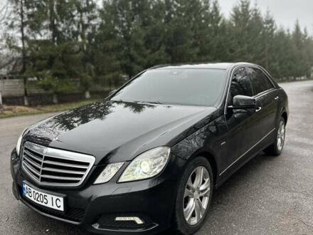 Черный Мерседес Е-Класс, объемом двигателя 2.2 л и пробегом 230 тыс. км за 11400 $, фото 1 на Automoto.ua