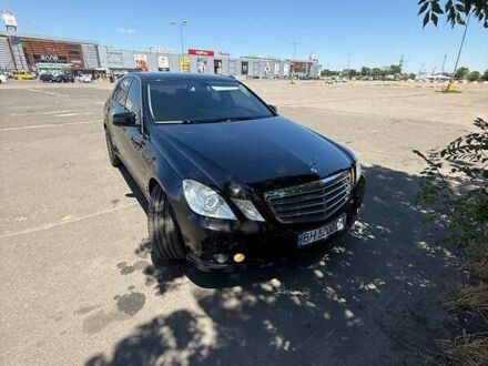 Черный Мерседес Е-Класс, объемом двигателя 2.1 л и пробегом 317 тыс. км за 10500 $, фото 1 на Automoto.ua