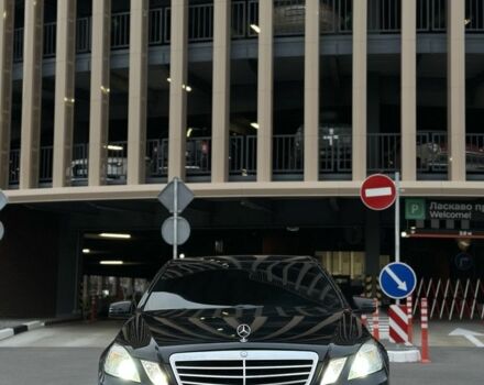 Черный Мерседес Е-Класс, объемом двигателя 2.1 л и пробегом 270 тыс. км за 11500 $, фото 1 на Automoto.ua