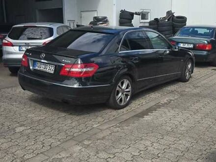 Черный Мерседес Е-Класс, объемом двигателя 2.9 л и пробегом 350 тыс. км за 7500 $, фото 1 на Automoto.ua