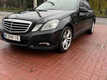 Черный Мерседес Е-Класс, объемом двигателя 2.2 л и пробегом 262 тыс. км за 10500 $, фото 1 на Automoto.ua