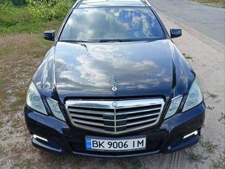 Мерседес Е-Класс 2009 в Хорошеве (Володарск-Волынском) на Automoto.ua Черный Мерседес Е-Класс, объемом двигателя 2.99 л и пробегом 587 тыс. км за 11000 $, фото 1 на Automoto.ua