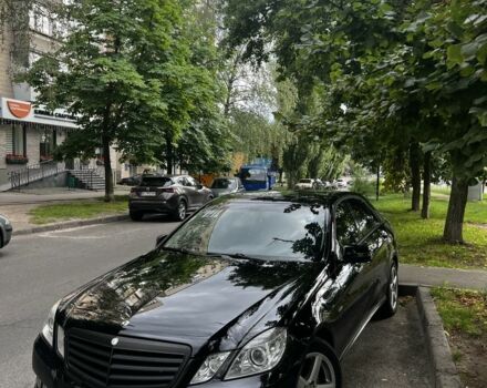 Черный Мерседес Е-Класс, объемом двигателя 2.1 л и пробегом 299 тыс. км за 11300 $, фото 1 на Automoto.ua
