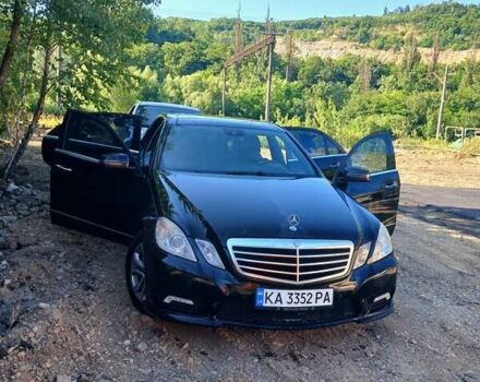 Черный Мерседес Е-Класс, объемом двигателя 3.5 л и пробегом 253 тыс. км за 11000 $, фото 1 на Automoto.ua