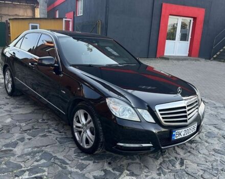 Мерседес Е-Клас 2010 у Кременце на Automoto.ua Чорний Мерседес Е-Клас, об'ємом двигуна 3 л та пробігом 275 тис. км за 12500 $, фото 1 на Automoto.ua