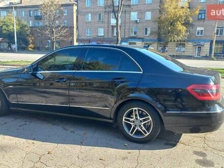 Мерседес Е-Класс 2010 в Кривом Роге на Automoto.ua Черный Мерседес Е-Класс, объемом двигателя 2.14 л и пробегом 340 тыс. км за 12600 $, фото 1 на Automoto.ua