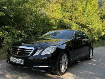 Мерседес Е-Клас 2010 у Хмельницькому на Automoto.ua Чорний Мерседес Е-Клас, об'ємом двигуна 2.14 л та пробігом 262 тис. км за 13950 $, фото 1 на Automoto.ua