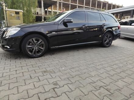Мерседес Е-Класс 2010 в Яворове на Automoto.ua Черный Мерседес Е-Класс, объемом двигателя 2.1 л и пробегом 290 тыс. км за 11500 $, фото 1 на Automoto.ua