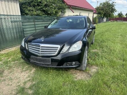 Черный Мерседес Е-Класс, объемом двигателя 2 л и пробегом 140 тыс. км за 581 $, фото 1 на Automoto.ua