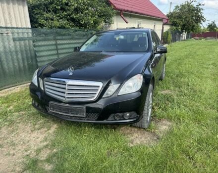 Черный Мерседес Е-Класс, объемом двигателя 2 л и пробегом 140 тыс. км за 581 $, фото 1 на Automoto.ua