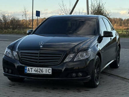 Черный Мерседес Е-Класс, объемом двигателя 2.2 л и пробегом 305 тыс. км за 10000 $, фото 1 на Automoto.ua