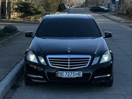 Черный Мерседес Е-Класс, объемом двигателя 2.1 л и пробегом 305 тыс. км за 12999 $, фото 1 на Automoto.ua