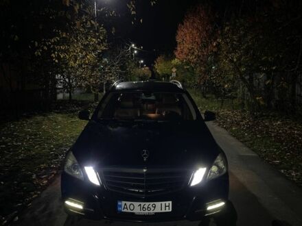 Черный Мерседес Е-Класс, объемом двигателя 2.1 л и пробегом 308 тыс. км за 11500 $, фото 1 на Automoto.ua