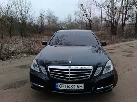 Черный Мерседес Е-Класс, объемом двигателя 1.8 л и пробегом 294 тыс. км за 12000 $, фото 1 на Automoto.ua