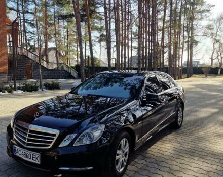 Черный Мерседес Е-Класс, объемом двигателя 2.2 л и пробегом 240 тыс. км за 11300 $, фото 1 на Automoto.ua