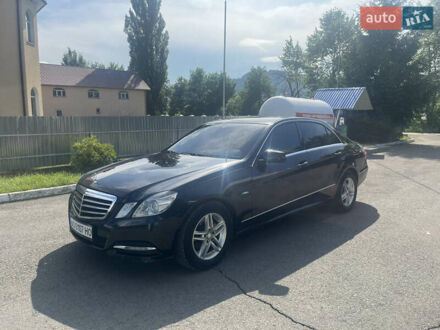Мерседес Е-Класс 2011 в Тячеве на Automoto.ua Черный Мерседес Е-Класс, объемом двигателя 2.14 л и пробегом 308 тыс. км за 12000 $, фото 1 на Automoto.ua