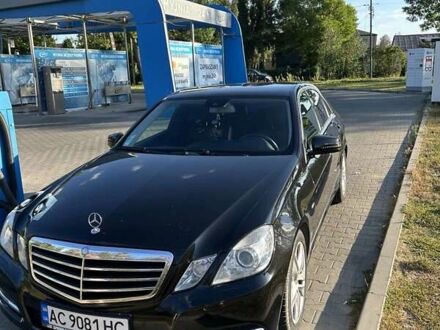 Мерседес Е-Класс 2011 в Ровно на Automoto.ua Черный Мерседес Е-Класс, объемом двигателя 2.14 л и пробегом 250 тыс. км за 15000 $, фото 1 на Automoto.ua