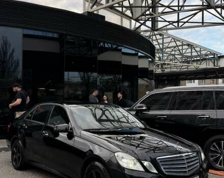 Черный Мерседес Е-Класс, объемом двигателя 1.8 л и пробегом 280 тыс. км за 9800 $, фото 1 на Automoto.ua