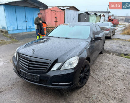 Черный Мерседес Е-Класс, объемом двигателя 1.8 л и пробегом 250 тыс. км за 4900 $, фото 1 на Automoto.ua